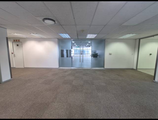 2,119M² OFFICE TO LET IN WOODMEAD